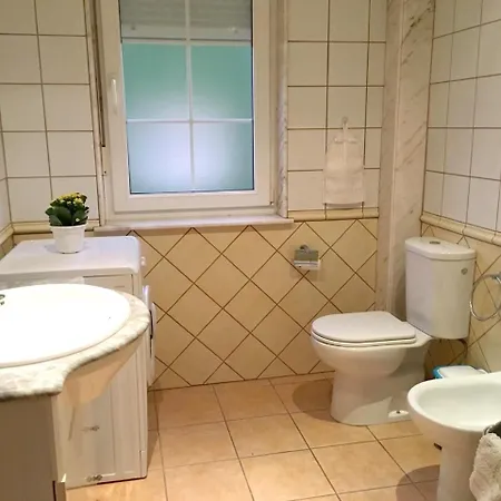 Rua Ramon Caamano Apartment *
